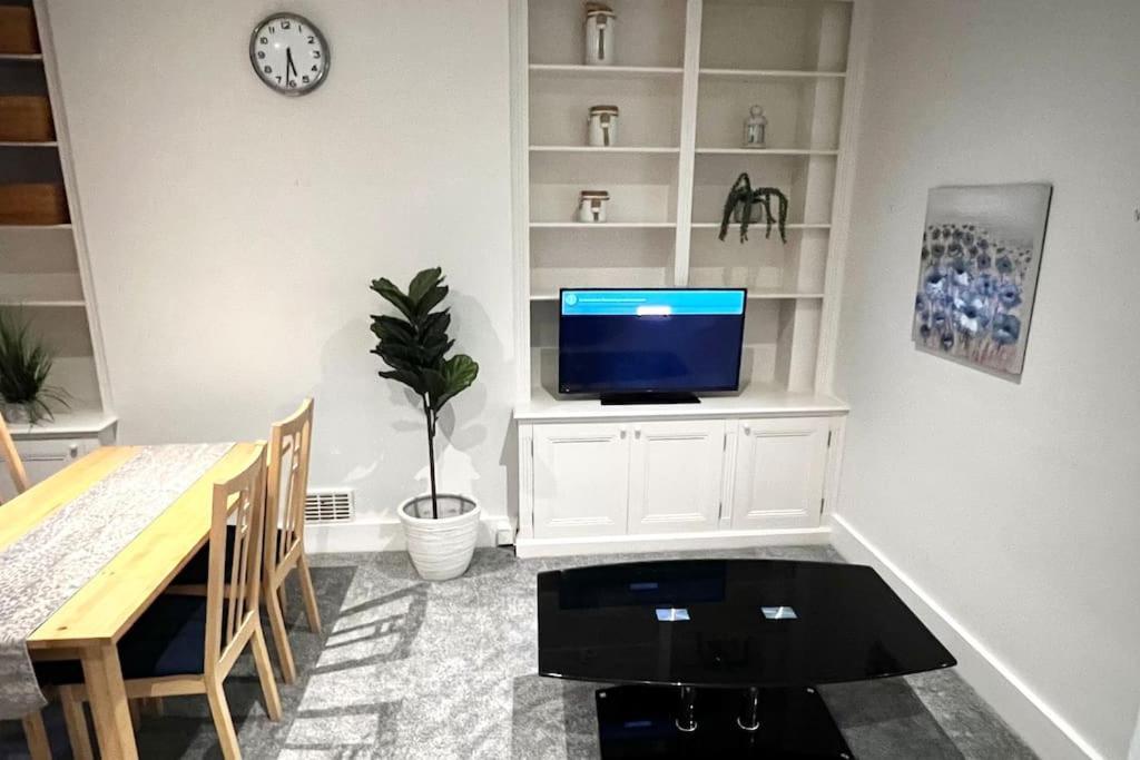 Apartamento Cozy 3 Bed Flat Near To Station Londres